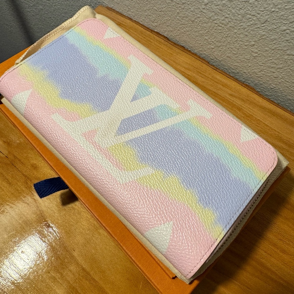 Louis Vuitton Escale Wallet